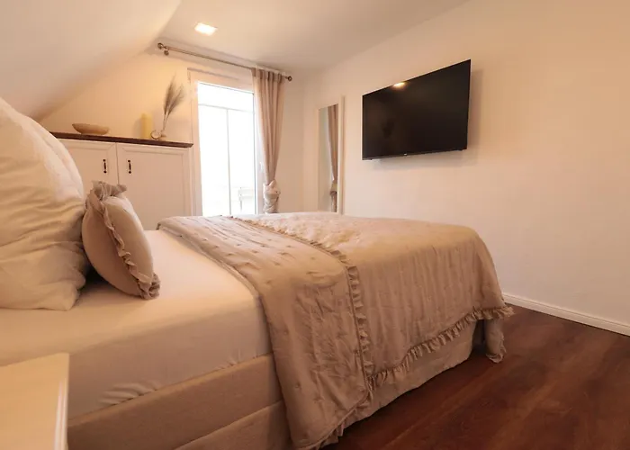 Unter Der Burg Gerolstein